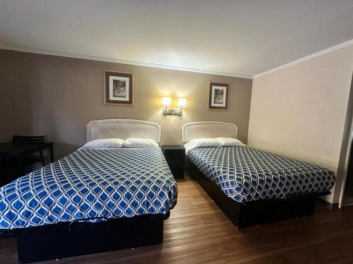 Loyalty Inn Рокингам Екстериор снимка