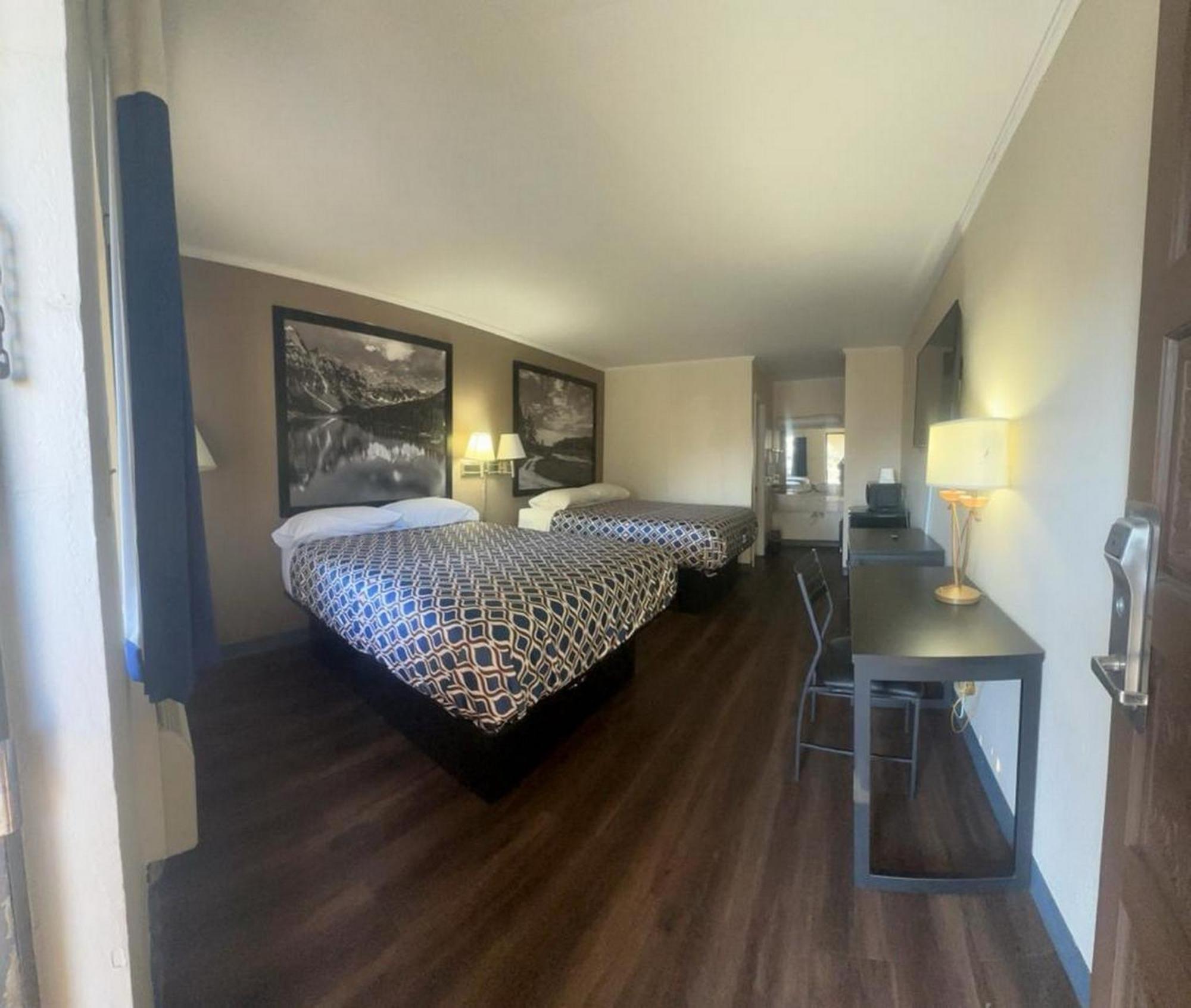 Loyalty Inn Рокингам Екстериор снимка