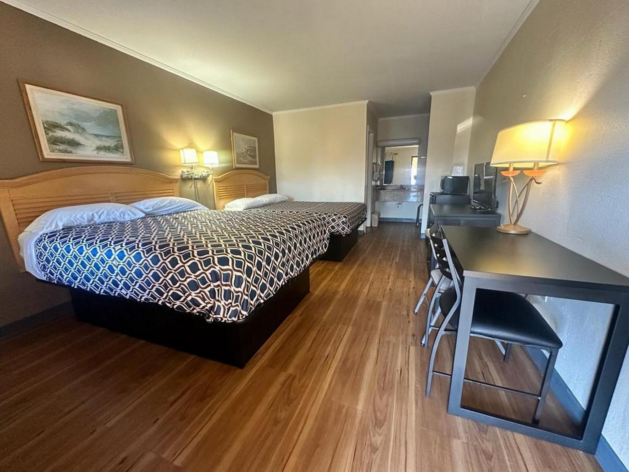 Loyalty Inn Рокингам Екстериор снимка