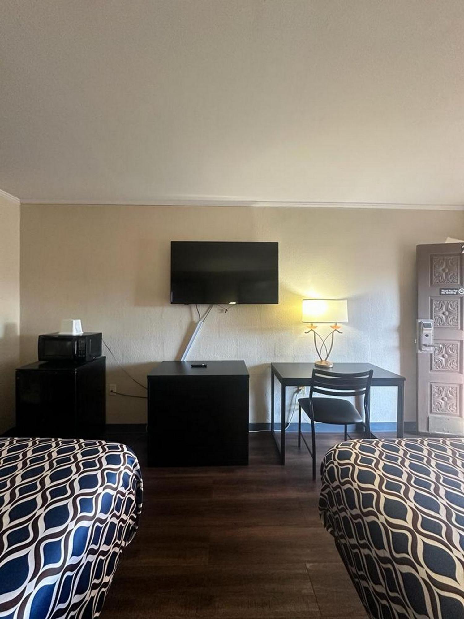 Loyalty Inn Рокингам Екстериор снимка