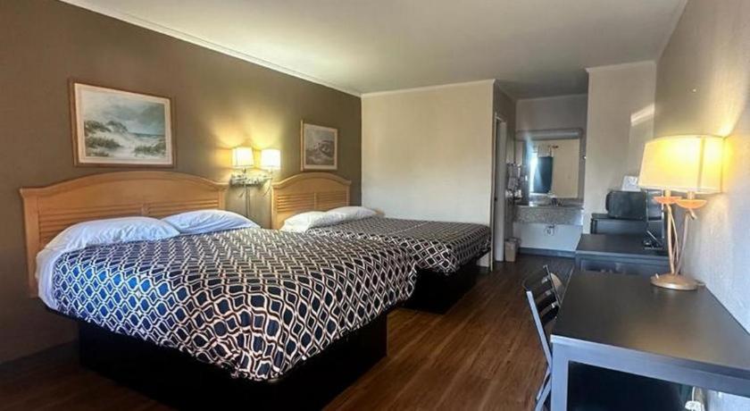 Loyalty Inn Рокингам Екстериор снимка