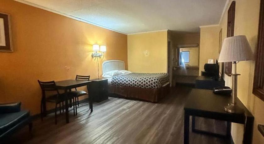 Loyalty Inn Рокингам Екстериор снимка