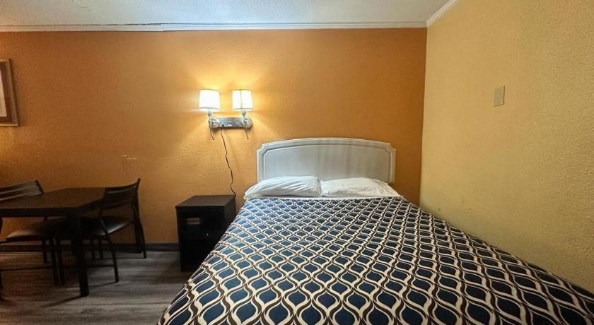 Loyalty Inn Рокингам Екстериор снимка