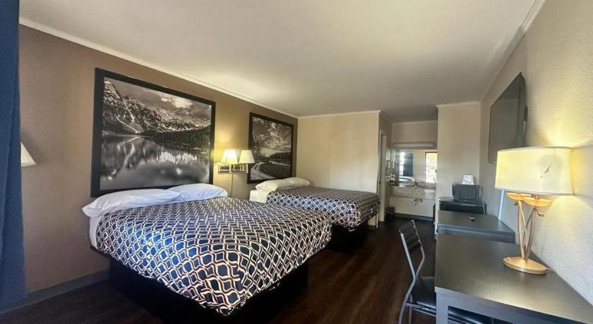 Loyalty Inn Рокингам Екстериор снимка